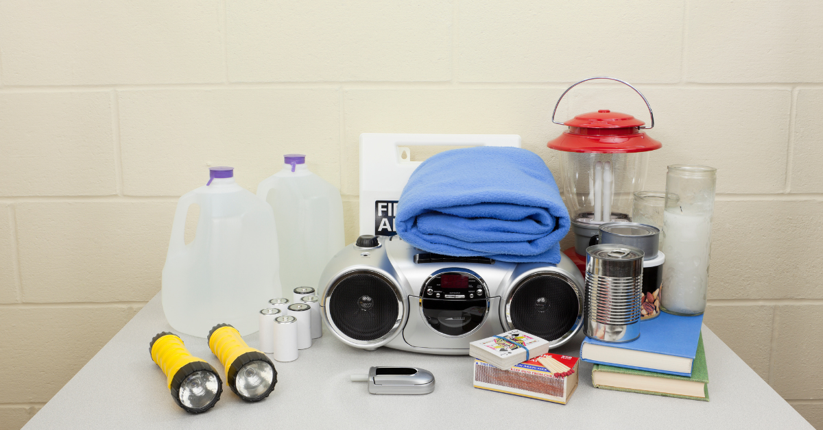 Hurricane Moving and Safety Tips Emergency Kit